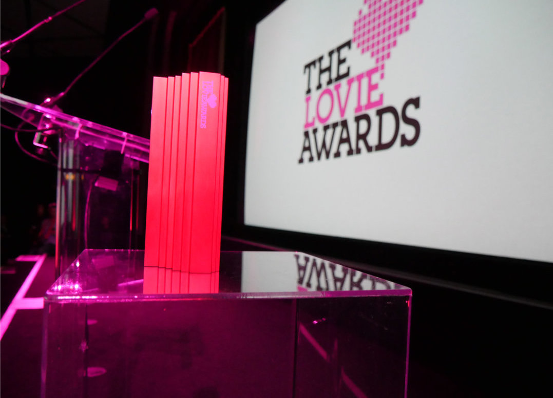 Злато  и Награда на публиката от Lovie Awards!